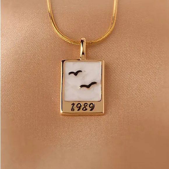 Taylor Swift Jewelry - Taylor Swift Seagulls 1989 Pendant